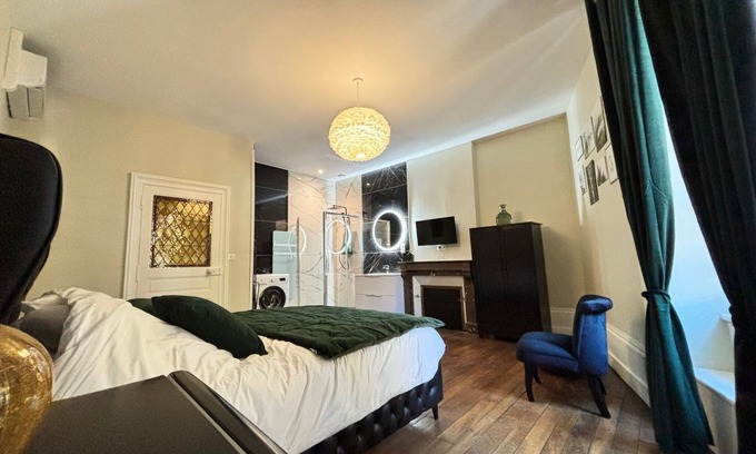Limoges Apartment | Appart 2, Beautiful ground floor apartment with air conditioning and terrace