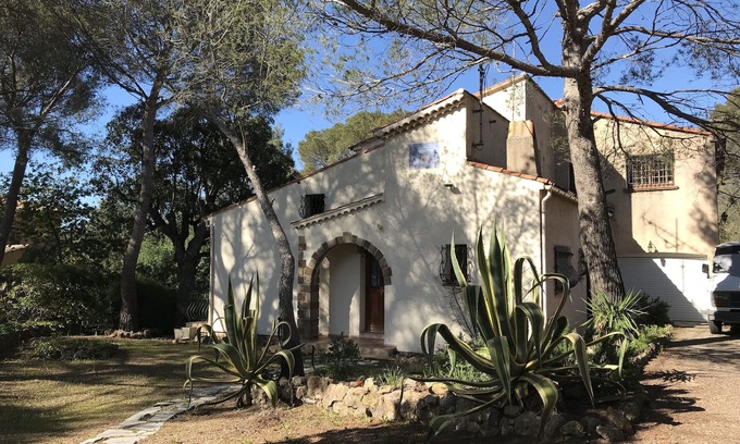 Saint-Raphael Villa | Appart - 2 rooms - sleeps 5 - 400m from the beach CLIM