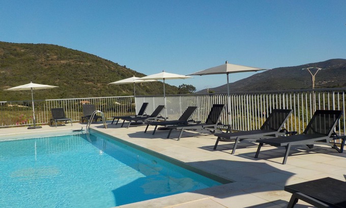 Galeria Apartment | Appart 4 pers piscine chauffée, wifi, 2 chambres, clim, 7 min mer, 1 min rivière