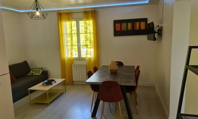 Petit-Palais-et-Cornemps Apartment | Appartement T3 Couleurs Vives
