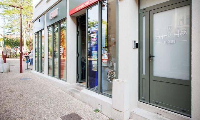 Saint-Junien Apartment | Appart'hôtel Le Corot - Accès Autonome