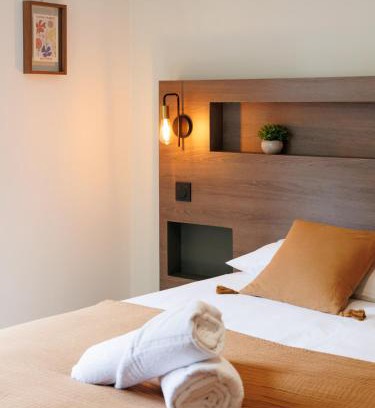 Saint-Junien Apartment | Appart'hôtel Le Corot - Accès Autonome - Saint-Junien Centre