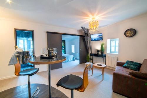 Tullins Apartment | Appart'hôtel Premium Le Roitelet - Parking privé & Check-in Autonome
