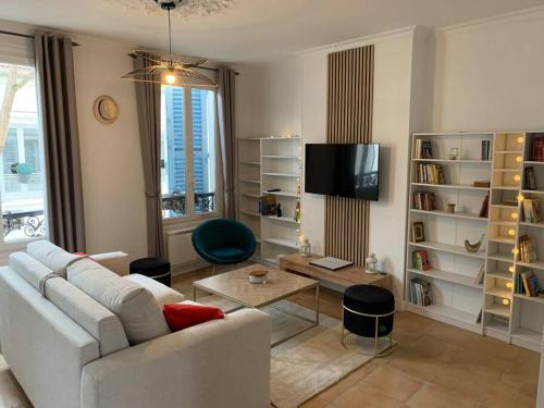 Rueil-Malmaison Apartment | Appart hyper centre Rueil rénové !
