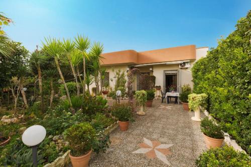 Torre Lapillo Apartment | Appartamenti delle rose by BarbarHouse