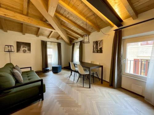 Old Town Apartment | Appartamenti Saragozza a due passi da Piazza Grande - WIFI e parcheggio gratuito
