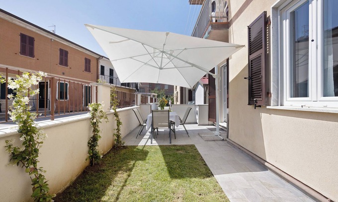 Fiumaretta Apartment | 'Appartamento 4' Near the Beach with Wi-Fi & Garden