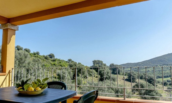 Schifoni Apartment | Appartamento Dodi | SecondFloor, Bedroom and Veranda View!