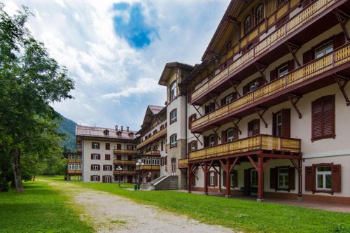 Carbonin Apartment | Appartamento Dolomiti F4 complesso turistico
