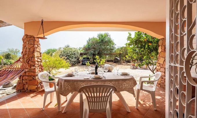 Torre di Bari Apartment | Appartamento Family in Villa Belvedere close to the Beach with Mountain View, Terrace & Garden