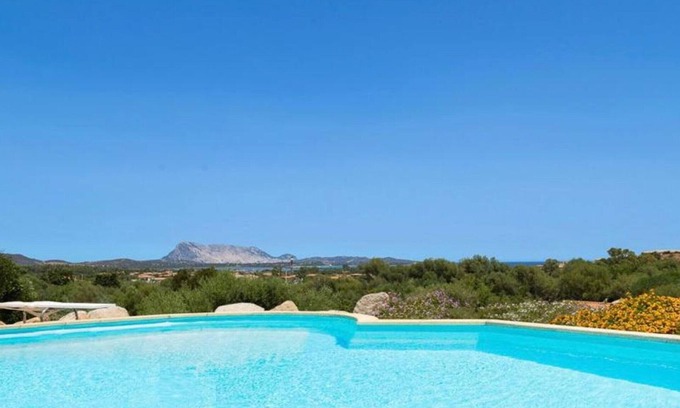 San Teodoro Villa | 'Appartamento Runcina 1' with Sea View, Wi-Fi and Shared Pool