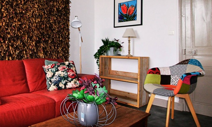 Chateauneuf-la-Foret Apartment | Appartement Maison Tarrade. Dans le Centre Bourg