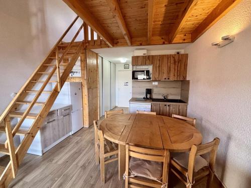 Eclose-Ouest Apartment | Appartement 2 pièces-mezzanine pour 6 pers. avec balcon sud/ouest, skis aux pieds - Huez - FR-1-405-163