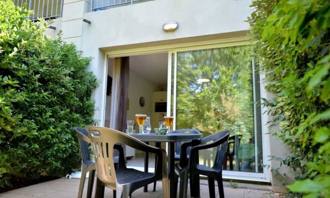 Azille Apartment | Appartement 3 étoiles - Piscine - ccbbbhh