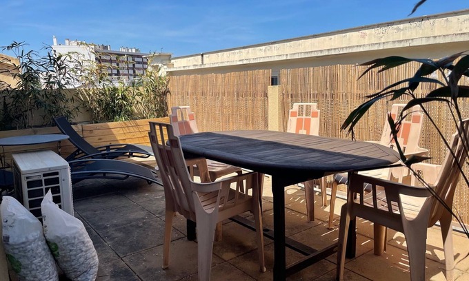 Quartier Administrations Apartment | Appartement 4 Couchages Avec Terrasse et Parking Entre Gare et Centre Ville