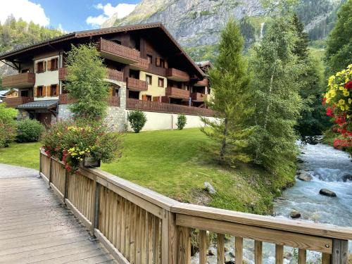 Pralognan-la-Vanoise Apartment | Appartement accueillant à Pralognan-la-Vanoise avec balcon et vue