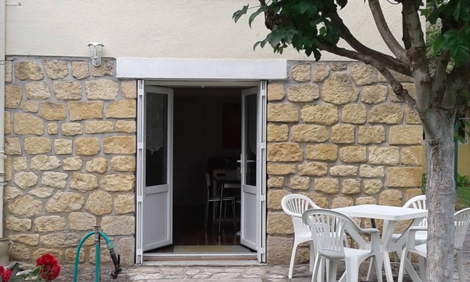 Montignac Apartment | Appartement au Calme Dans un Parc Ombragé