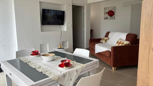 Petit-Canal Apartment | Appartement au pied du Moulin de Cherot