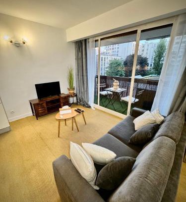 Saint-Lambert Apartment | Appartement avec piscine