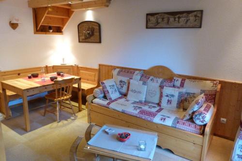 Areches Apartment | Appartement centre village, 6 personnes, 2 chambres - VLII71