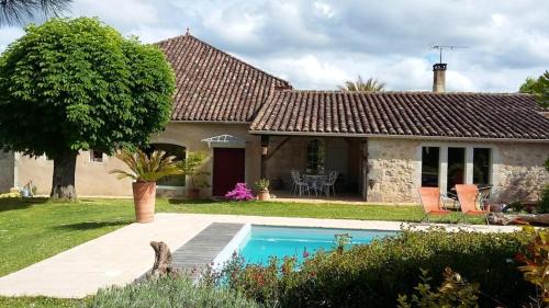 Castera-Lectourois Apartment | Appartement charmant à Castéra-Lectourois avec piscine partagée