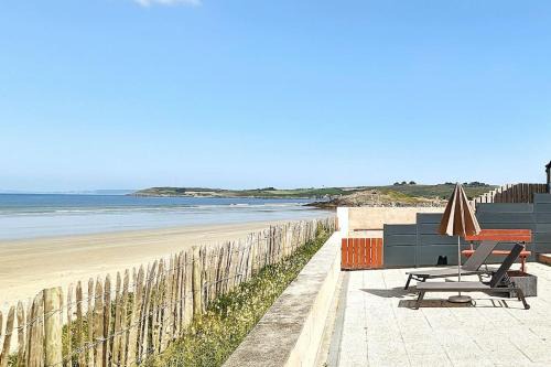 Plonevez-Porzay Apartment | Appartement Confort pour 2 personnes Sur la plage Les pieds dans leau