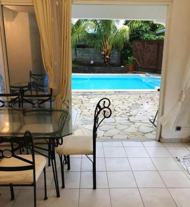 Sainte-Rose Apartment | Appartement confort à Sainte-Rose avec piscine partagée