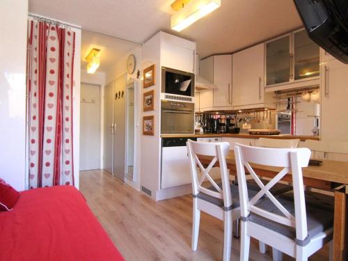 Eclose-Est Apartment | Appartement cosy 4/5 pers. à l'Alpe d'Huez, balcon, prox. commerces & remontées, casier à skis - FR-1-405-341