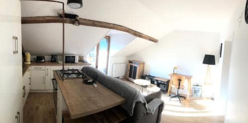 Bernay Apartment | Appartement Cosy 600m Gare - étage 3 - balcon et calme - TV - wifi