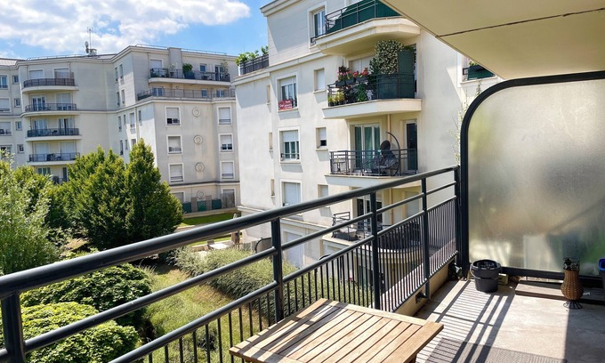 Le Bourget Apartment | Appartement Dans Résidence de Copropriétaire Très Calme