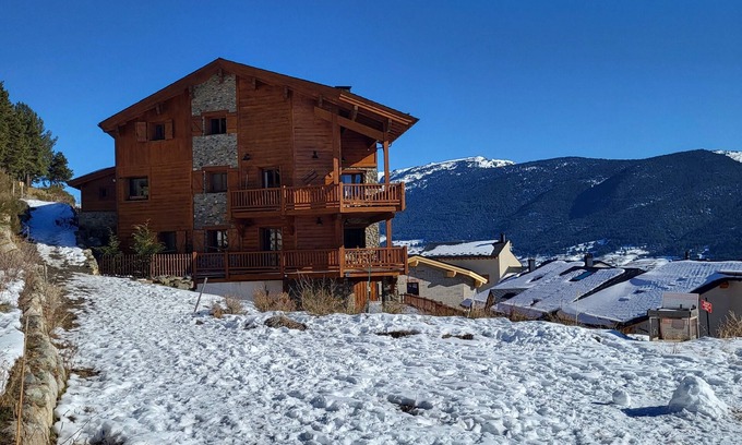 Formigueres Apartment | Appartement Dans Superbe Chalet. Formiguères 1600m