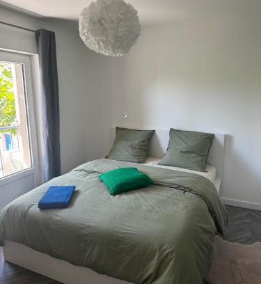 Alba-la-Romaine Apartment | Appartement en cœur de village au pied du château avec 2 balcons