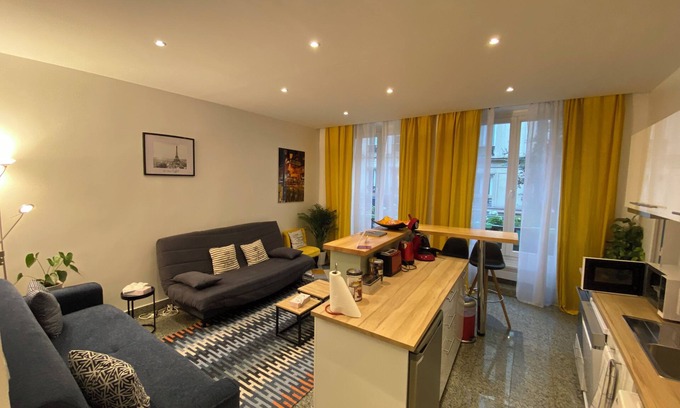 Quartier de la Porte-Saint-Denis Apartment | Appartement Entier