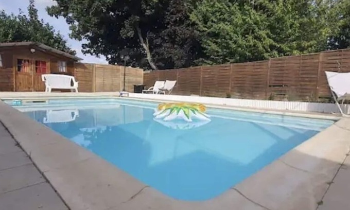La Ferte-Gaucher Apartment | Appartement F3 Avec Piscine Partage, Plage et Horraire a la Limite