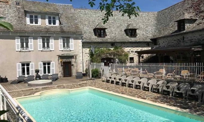 Banes Apartment | Appartement 3 étoiles - Piscine - ccagiee