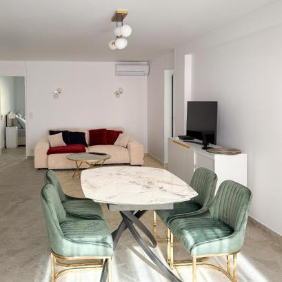 Villefranche-sur-Mer Apartment | Appartement de luxe climatisé, parking & 2 balcons