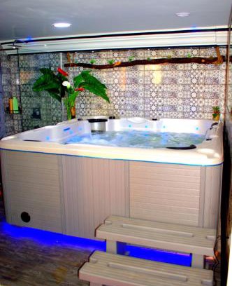 Al Hoceima Apartment | Appartement LOUIS XIV avec HAMMAM SAUNA JACCUZI PRIVATISÉ TOTALEMENT GRATUIT SANS SUPPLÉMENT !