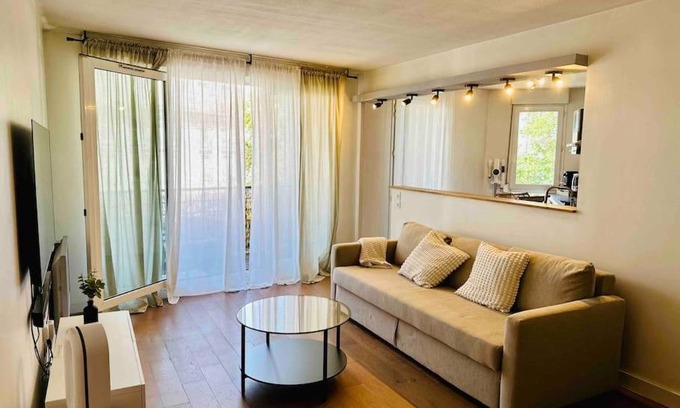 Ferrandiere - Maisons Neuves Apartment | Appartement lumineux et spacieux proche gare