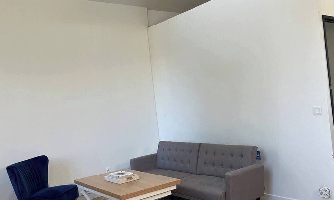 Meudon Apartment | Appartement Meudon - 10 minutes from Montparnasse station!
