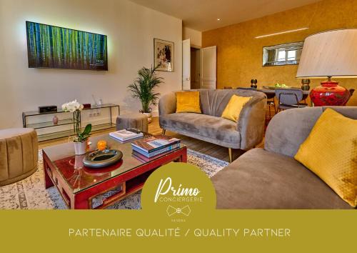 Nevers Apartment | Appartement Montagnon - Les Suites du Palais - Classé 4 étoiles, parking privé, vue cathédrale, 3 chambres, PRIMO C0NCIERGERIE
