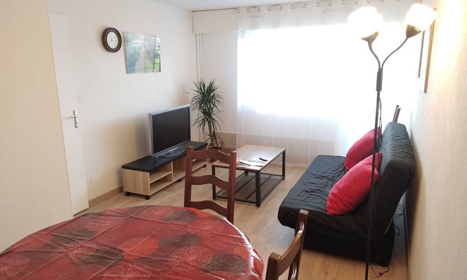 Novel Apartment | Appartement Rénové en 2024 Dans Immeuble Résidentiel, Dominant, au 11ème Étage