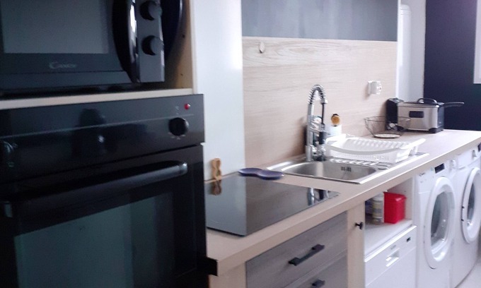 Cholet Apartment | Appartement Rénové et Équipé Avec Place de Parking Centre Commercial à Coté