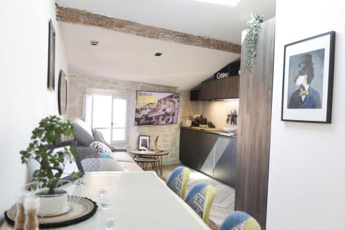 Antibes Old Town Apartment | Appartement sous les toits