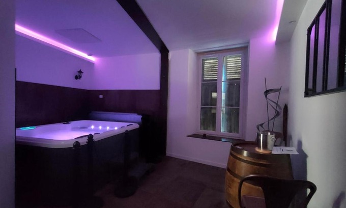 Thiers Apartment | Appartement Spa - Jacuzzi privatif - Fer Rêver 63