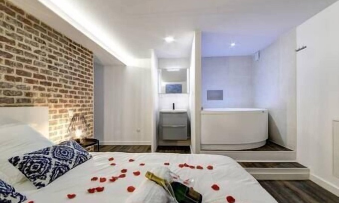 Saint - Michel Apartment | Appartement SPA - quartier Saint-Michel