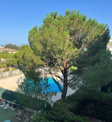 Les Baumettes Apartment | Appartement T2, 55M2, meublé, piscine