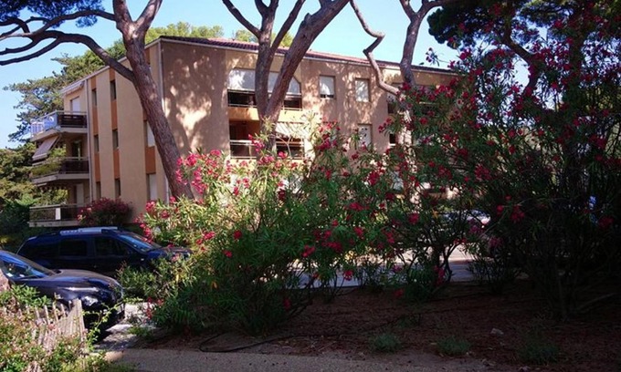 Toulon - Hyeres Apartment | Appartement T2 Cabine avec Grande Terrasse, Proche Port, Plages et Commerces, Parking Inclus - FR-1-335-178