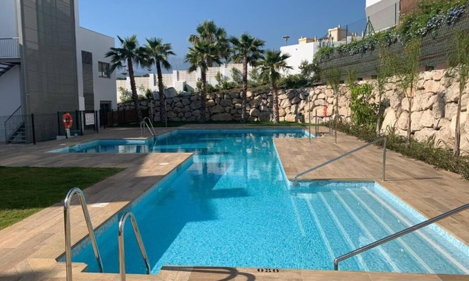 Caleta de Velez Apartment | Appartement voor 4 personen met ruim terras en zicht op bergen en zee.