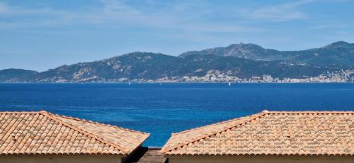 Pietrosella Apartment | Appartement vue mer panoramique près de Porticcio