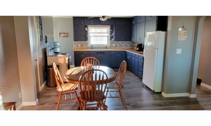 Eldorado House | Apple Corners Quiet Country Guesthouse - 15 min drive from Decorah.
